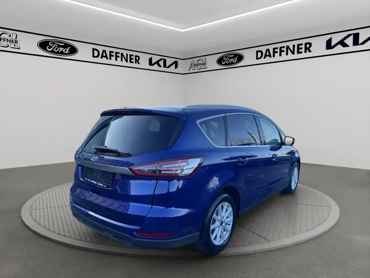 Gebraucht Ford S-MAX Titanium 165 PS (121 kW) 2019 Blau Van / Kleinbus