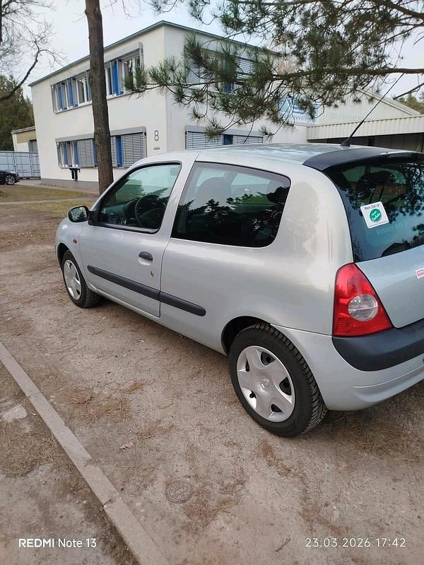 Gebraucht Renault Clio II 75 PS (55 kW) 2002 Grau Kleinwagen