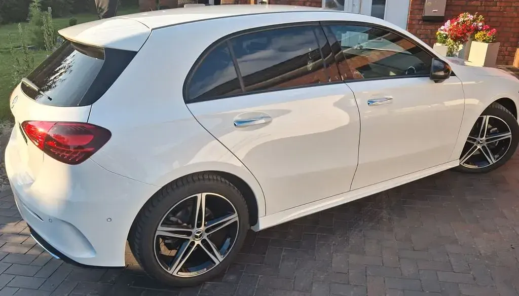 Gebraucht Mercedes A180 136 PS (100 kW) 2024 Weiß Limousine