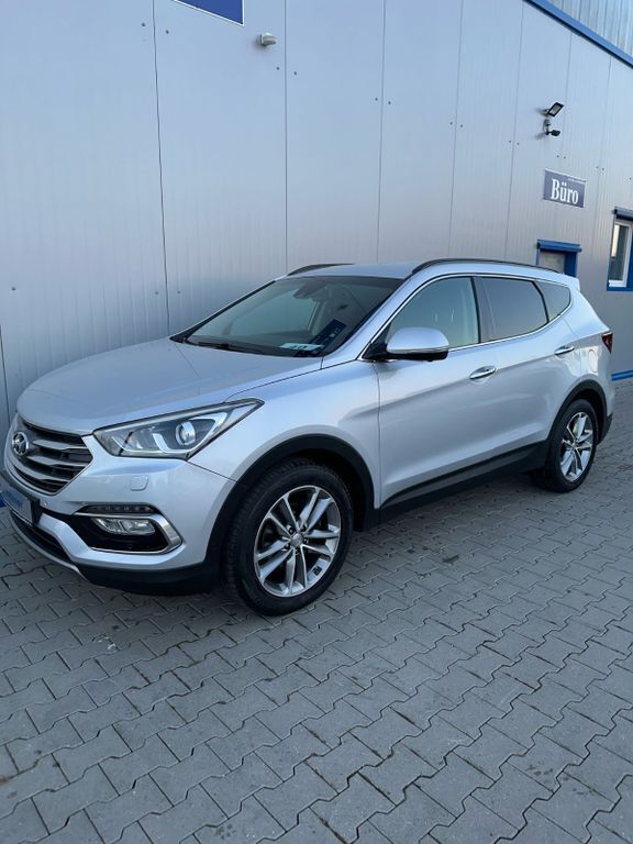 Silber Gebraucht 2017 Hyundai Santa Fe Premium SUV | 23.899 € (Fairer Preis) - Bild 1/4