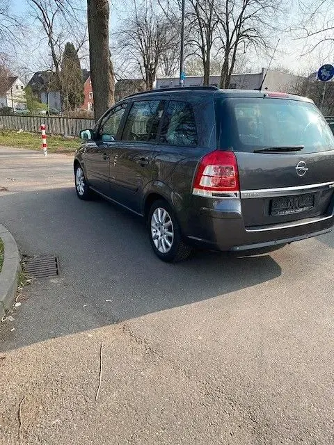 Gebraucht Opel Zafira Edition 150 PS (110 kW) 2009 Grün Van / Kleinbus