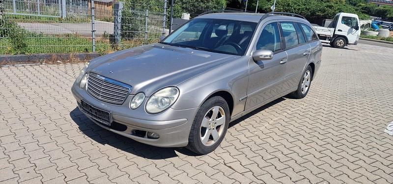 Grau Gebraucht 2005 Mercedes E220 Kombi | 1.399 € (Superpreis) - Bild 1/4