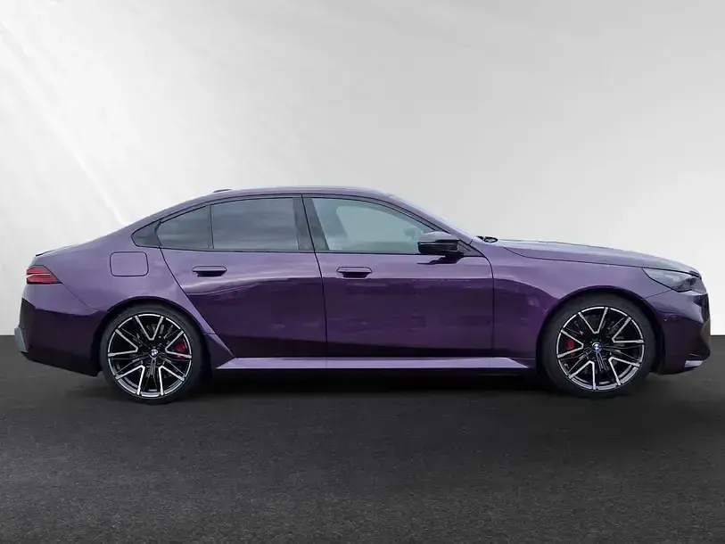 Używany BMW M5 Performance 727 KM (534 kW) 2025 Purpurowy Sedan/Limuzyna