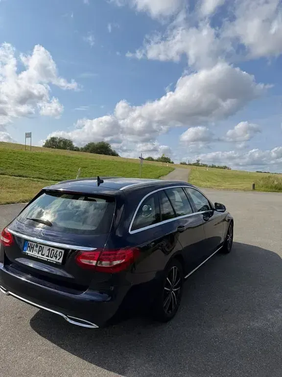 Gebraucht Mercedes C220 Avantgarde 170 PS (125 kW) 2017 Blau Limousine