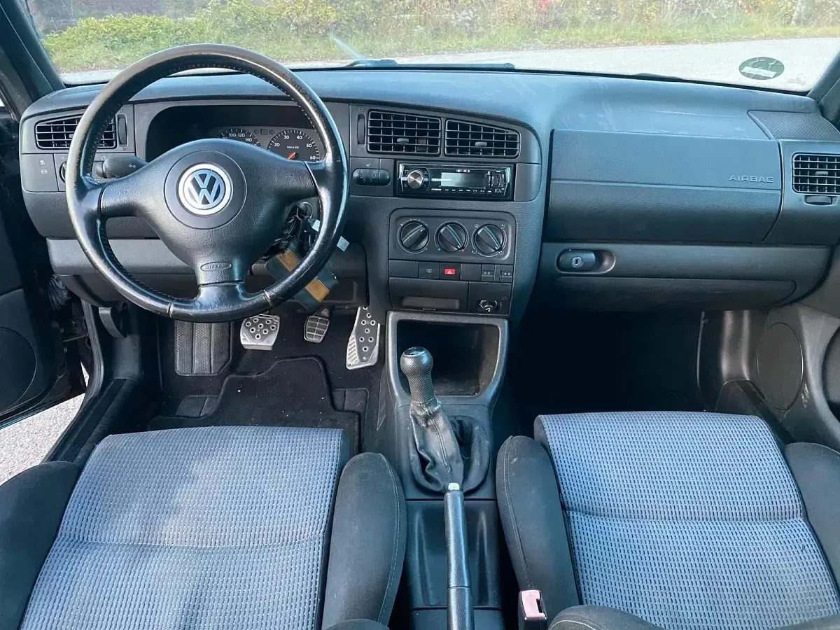 Używany VW Golf 115 KM (84 kW) 2002 Czarny Kabriolet