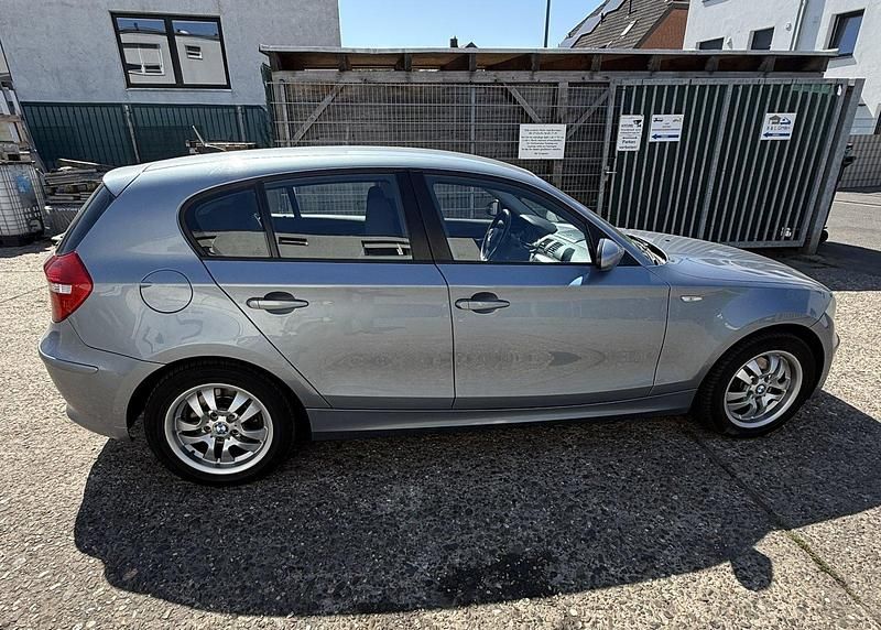 Grau Gebraucht 2007 BMW 118 Kleinwagen | 3.200 € (Fairer Preis) - Bild 1/4