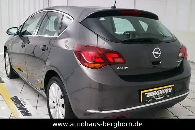Gebraucht Opel Astra Exklusiv 140 PS (102 kW) 2015 Platin anthrazit (metallic) Limousine