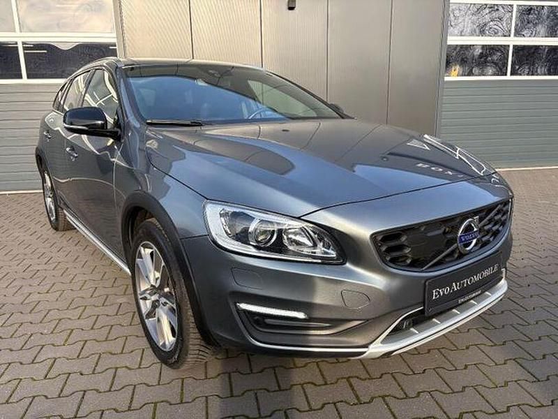 Gebraucht Volvo V60 CC 245 PS (180 kW) 2017 Grau Kombi