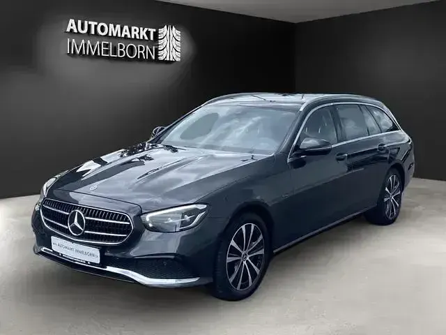 Używany Mercedes E300 320 KM (235 kW) 2021 Szary Kombi