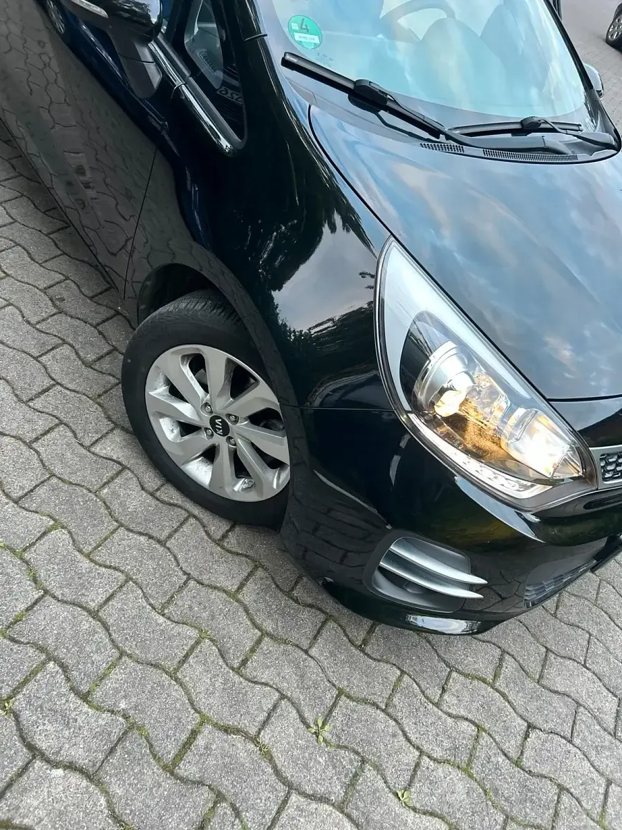 Gebraucht Kia Rio 86 PS (63 kW) 2016 Schwarz Kleinwagen