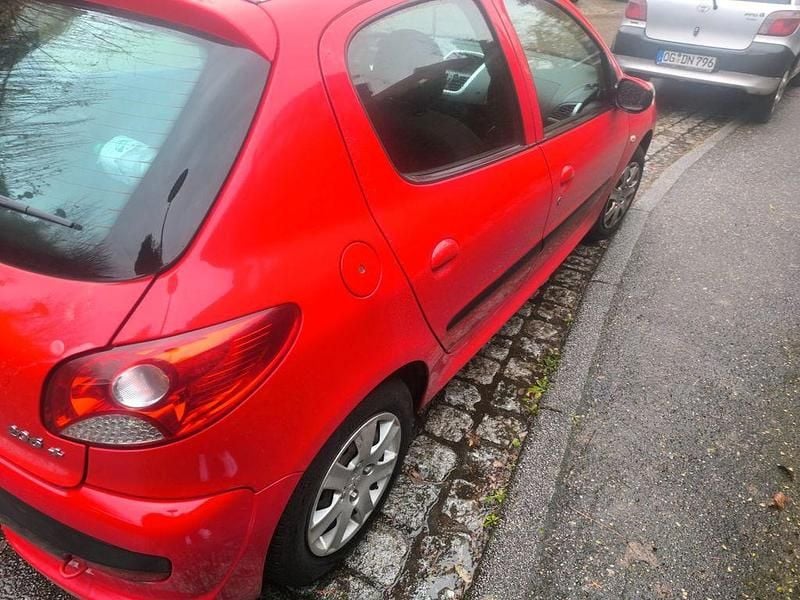 Gebraucht Peugeot 206+ 60 PS (44 kW) 2009 Rot Kleinwagen