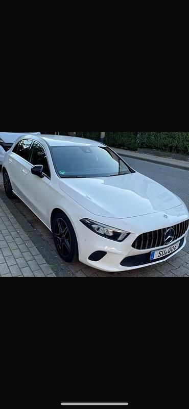 Weiß Gebraucht 2018 Mercedes A200 Progressive Limousine | 19.000 € (Fairer Preis) - Bild 1/4