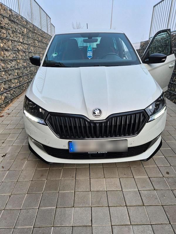 Weiß Gebraucht 2018 Skoda Fabia Monte Carlo Kleinwagen | 12.000 € - Bild 1/4