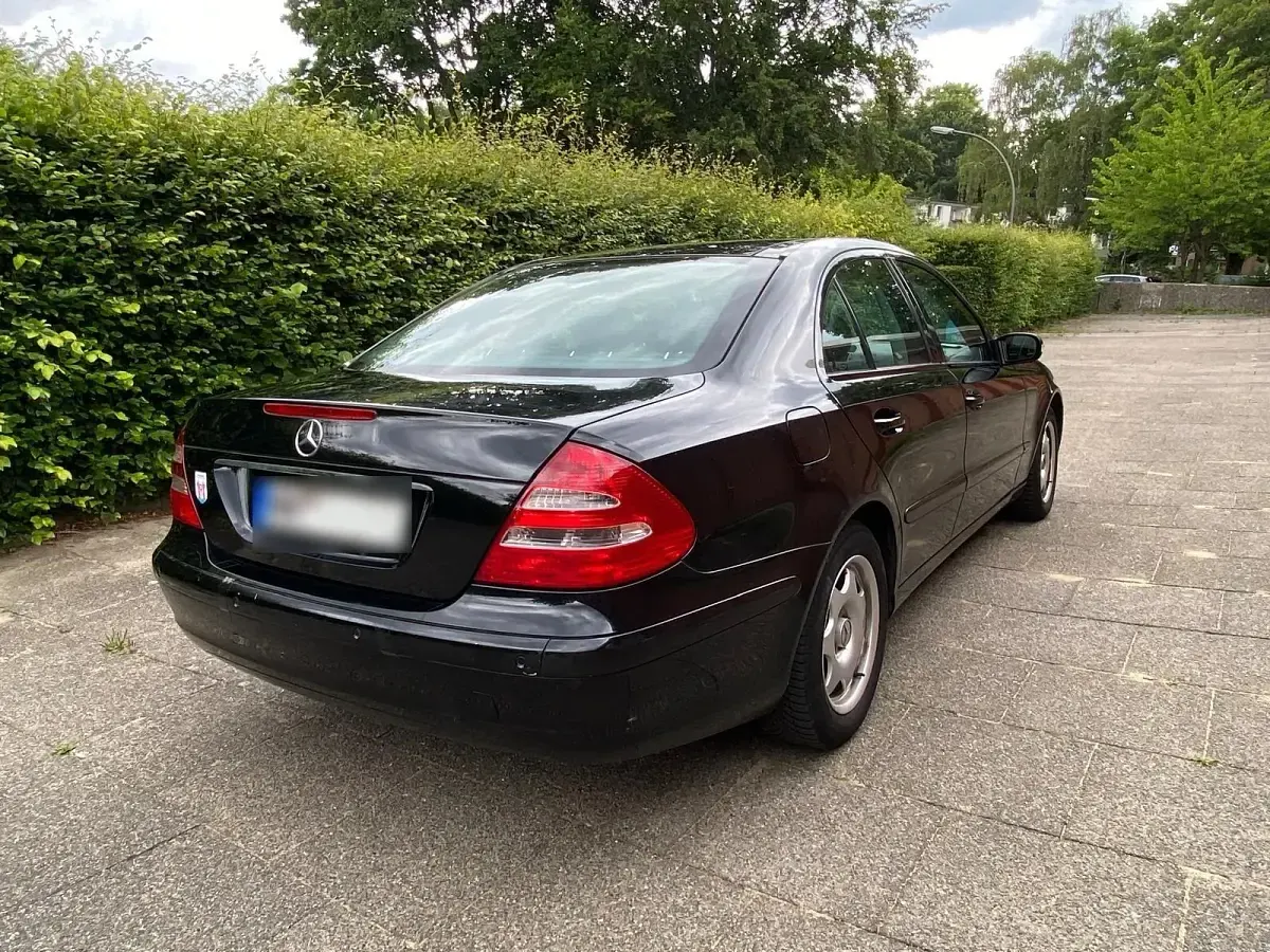 Gebraucht Mercedes E200 163 PS (119 kW) 2003 Schwarz Limousine
