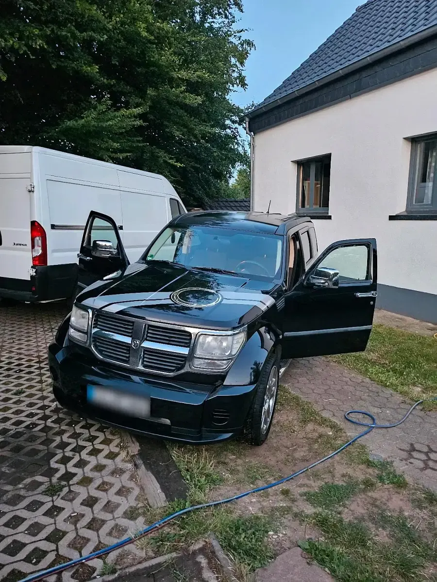 Gebraucht Dodge Nitro 177 PS (130 kW) 2009 Schwarz SUV