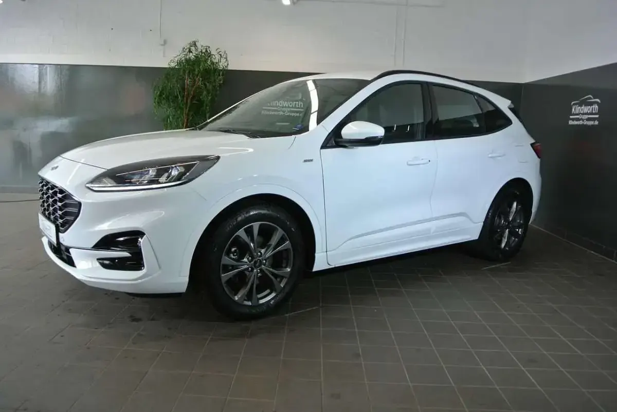 Gebraucht Ford Kuga ST-Line 120 PS (88 kW) 2022 Frost weiß SUV