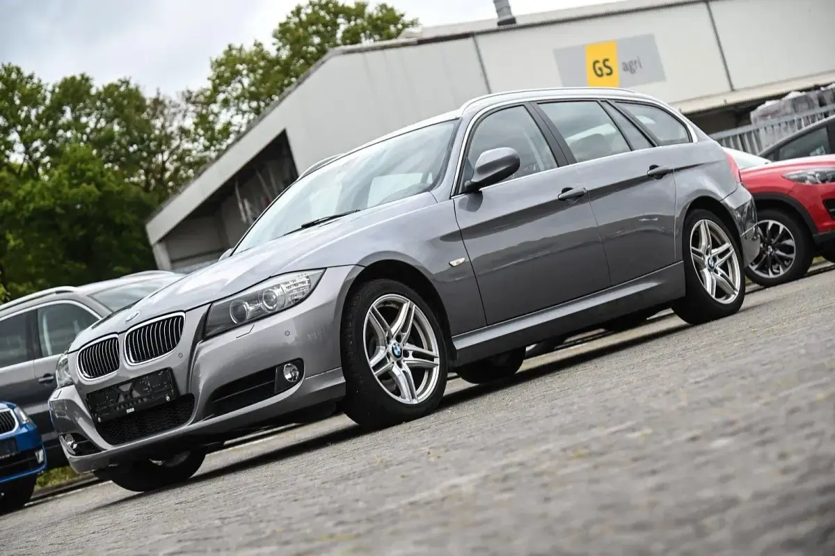 Gebraucht BMW 325 204 PS (150 kW) 2010 Grau Kombi