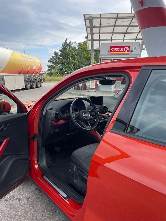 Gebraucht Audi Q2 Sport 150 PS (110 kW) 2017 Orange SUV