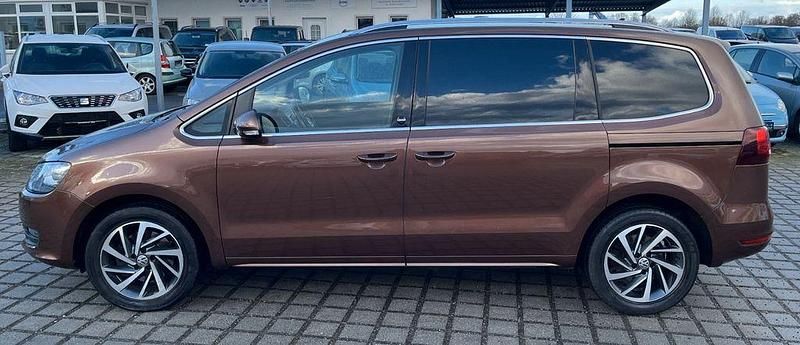 Gebraucht VW Sharan Sound 150 PS (110 kW) 2017 Braun Van / Kleinbus