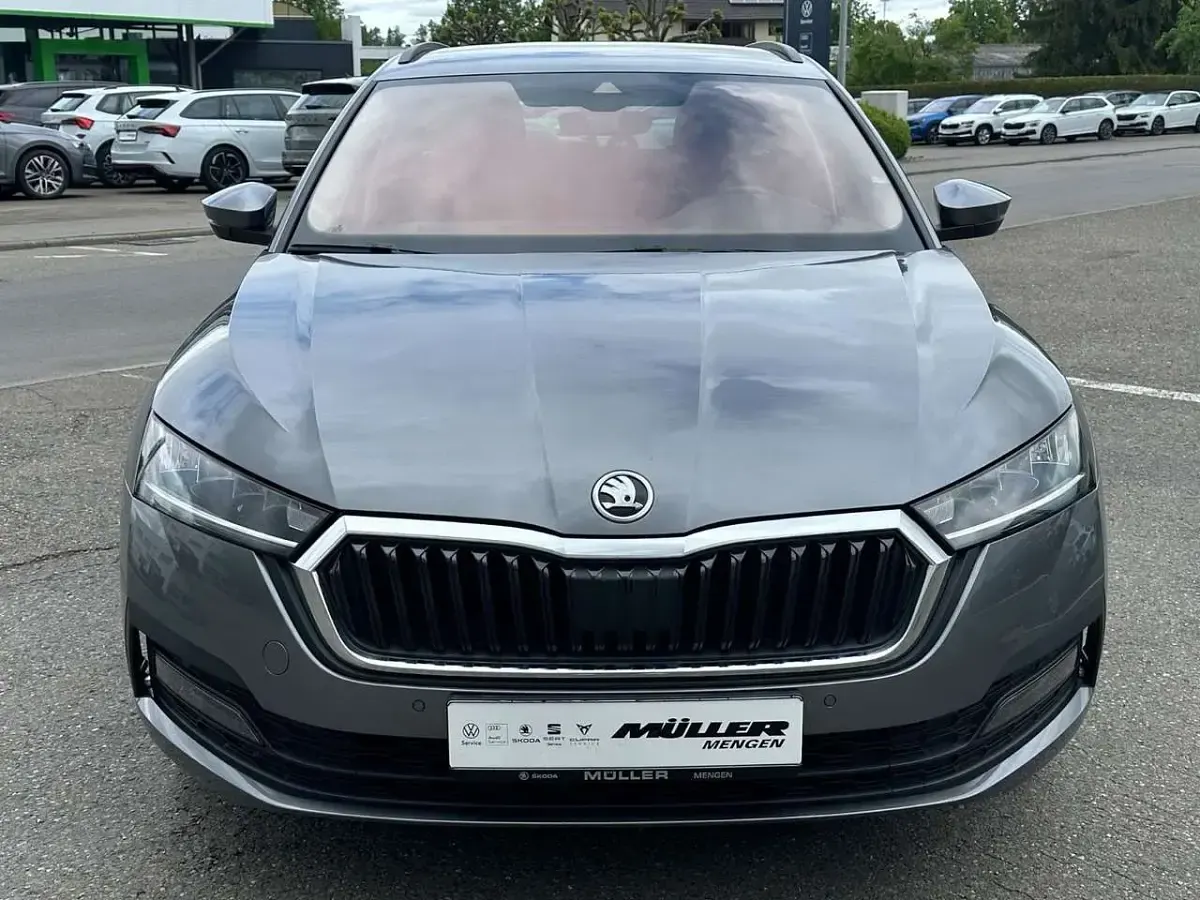 Gebraucht Skoda Octavia Tour 116 PS (85 kW) 2023 Graphite grey Kombi