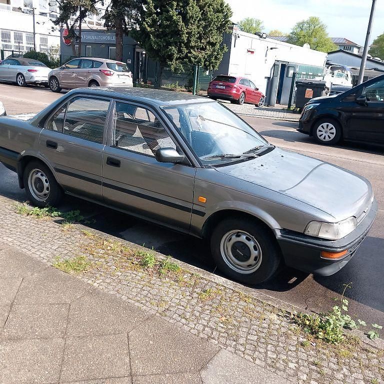 Grau Gebraucht 1988 Toyota Corolla Limousine | 7.900 € - Bild 1/4