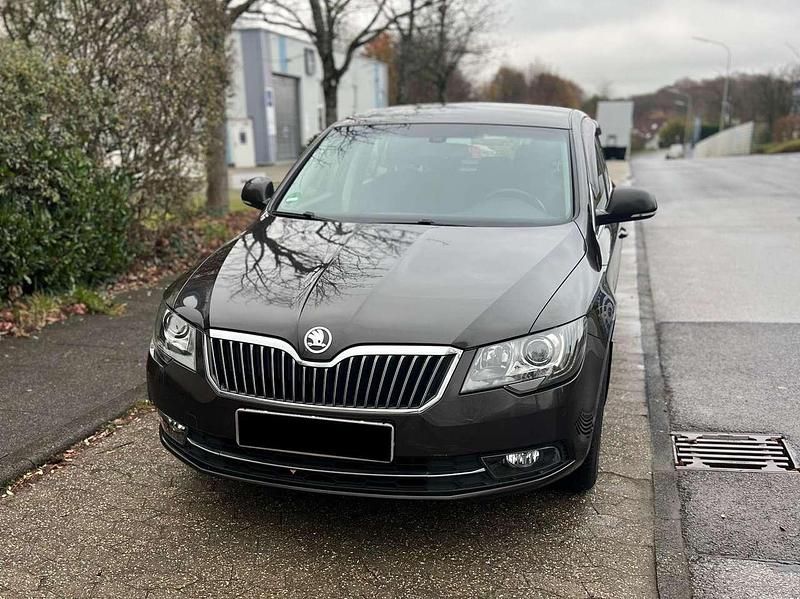 Gebraucht Skoda Superb Active 160 PS (117 kW) 2013 Braun Limousine