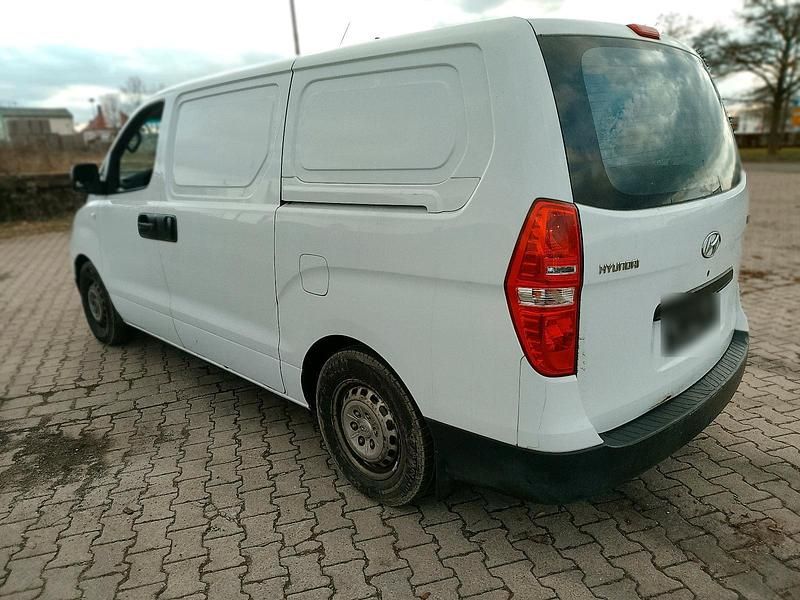 Gebraucht Hyundai H-1 170 PS (125 kW) 2008 Weiß Van / Kleinbus