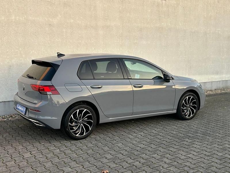 Gebraucht VW Golf VIII Move 150 PS (110 kW) 2023 Grau Limousine
