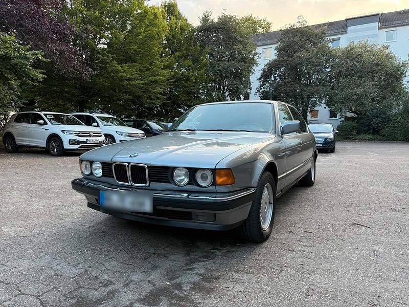 Grau Gebraucht 1988 BMW 735 Limousine | 12.999 € - Bild 1/4