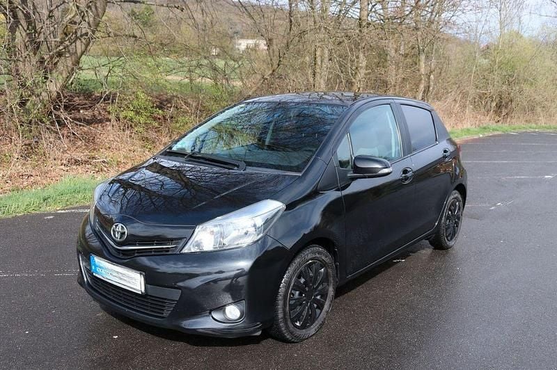Gebraucht Toyota Yaris 99 PS (72 kW) 2013 Schwarz Kleinwagen