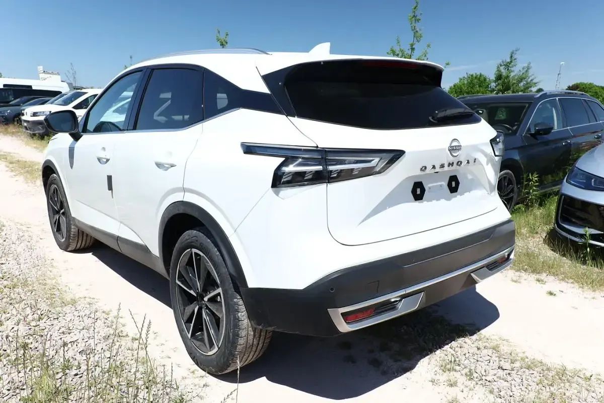Neu Nissan Qashqai Tekna 158 PS (116 kW) 2025 Pearl white perleffekt SUV