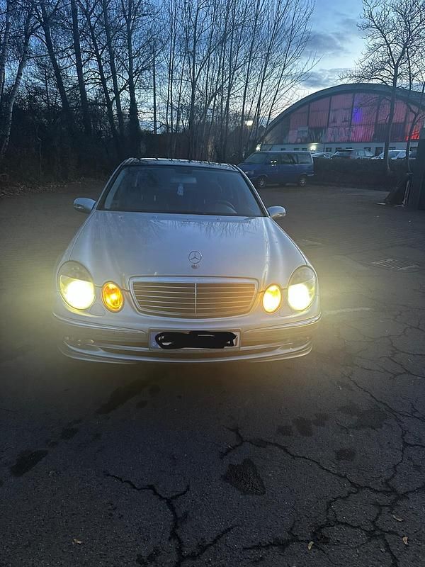 Gebraucht Mercedes E320 Avantgarde 224 PS (164 kW) 2002 Silber Limousine