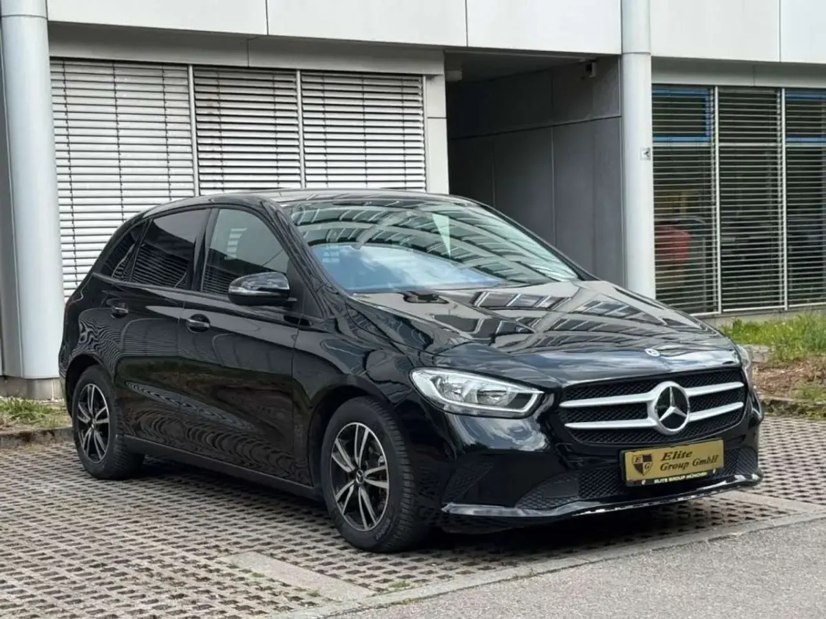 Gebraucht Mercedes B180 116 PS (85 kW) 2020 Schwarz Kleinwagen