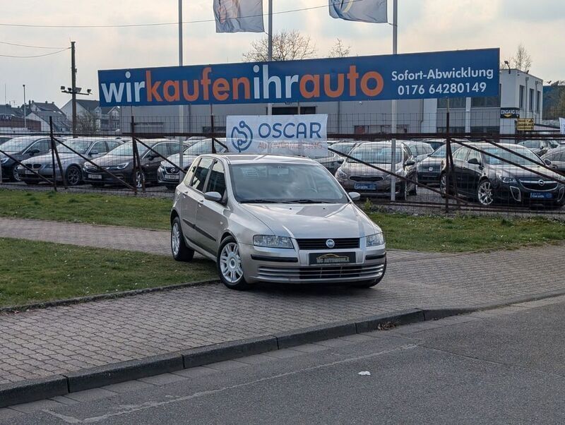 Grau Gebraucht 2003 Fiat Stilo Feel Limousine | 999 € (Fairer Preis) - Bild 1/4