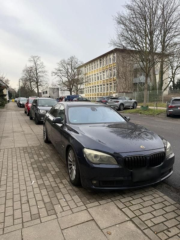 Gebraucht BMW 750 409 PS (300 kW) 2011 Blau Limousine