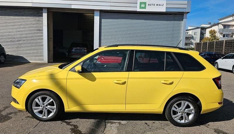 Gelb Gebraucht 2022 Skoda Fabia Ambition Kombi | 13.950 € (Guter Preis) - Bild 1/4