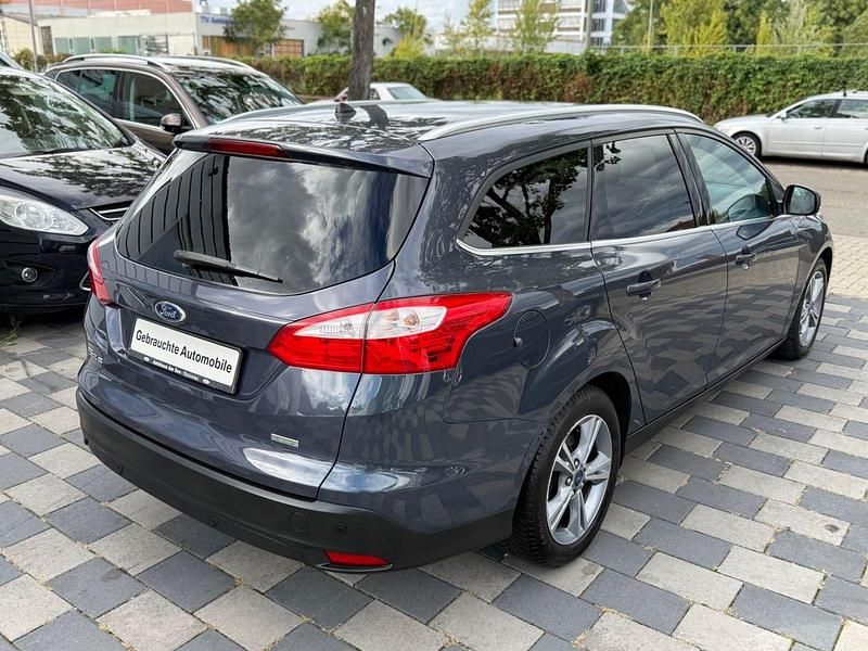 Gebraucht Ford Focus Titanium 125 PS (91 kW) 2014 Blau Kombi