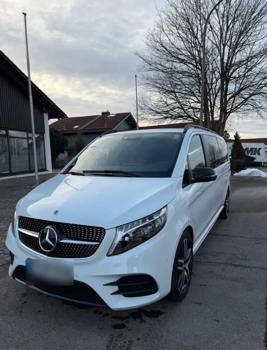 Gebraucht Mercedes V300 237 PS (174 kW) 2023 Weiß Van / Kleinbus
