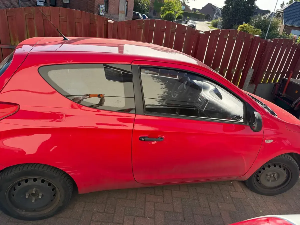 Gebraucht Hyundai i20 86 PS (63 kW) 2013 Rot Kleinwagen