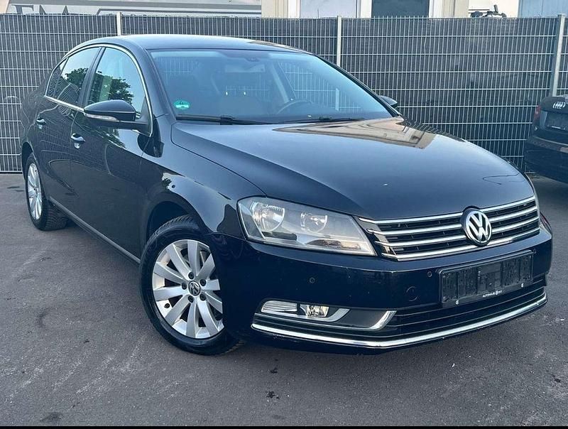 Schwarz Gebraucht 2011 VW Passat Comfortline Limousine | 7.190 € (Fairer Preis) - Bild 1/4