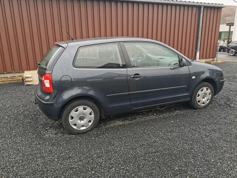 Gebraucht VW Polo 64 PS (47 kW) 2002 Grau Kleinwagen