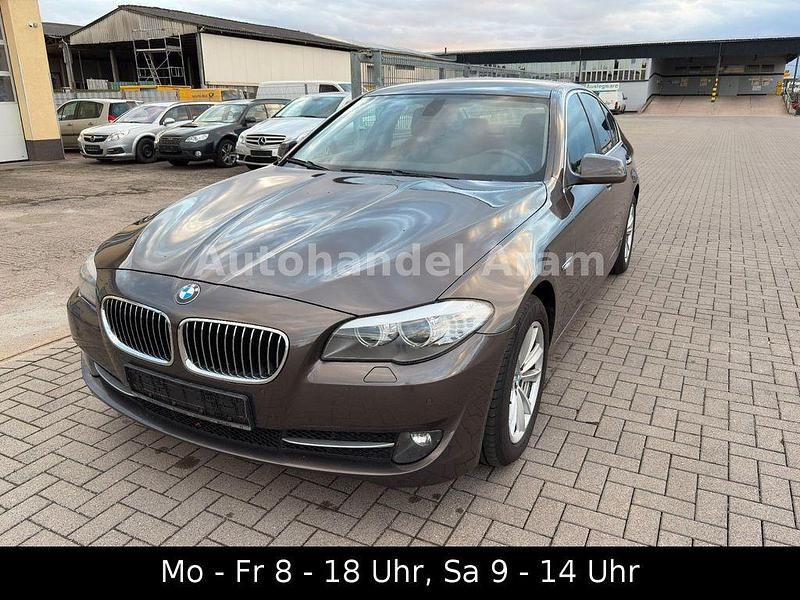 Braun Gebraucht 2011 BMW 520 Limousine | 8.700 € (Superpreis) - Bild 1/4