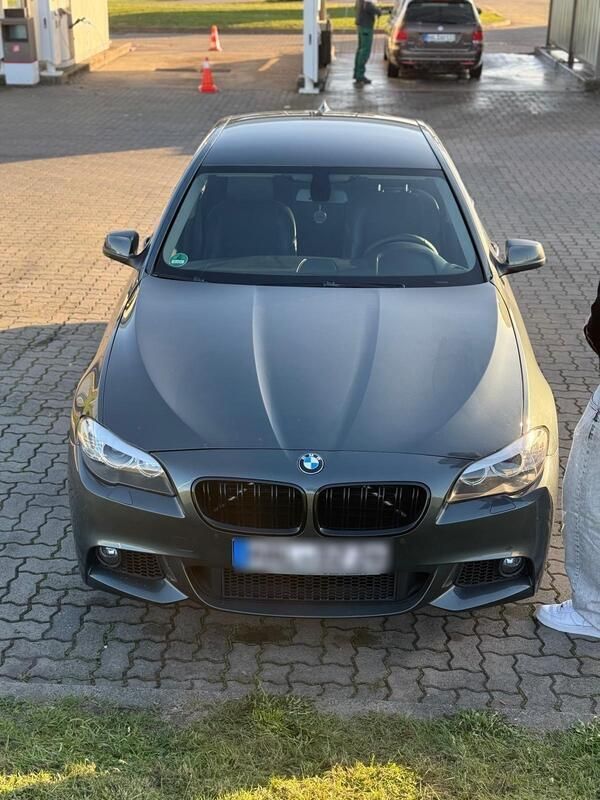 Grün Gebraucht 2011 BMW 525 Limousine | 9.500 € (Fairer Preis) - Bild 1/4