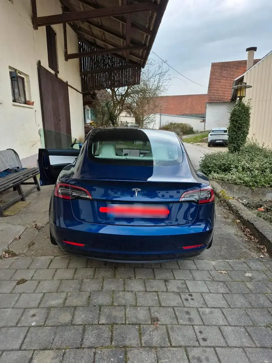 Second-hand Tesla Model 3 225 kW (306 CP) 2019 Albastru Berlinǎ