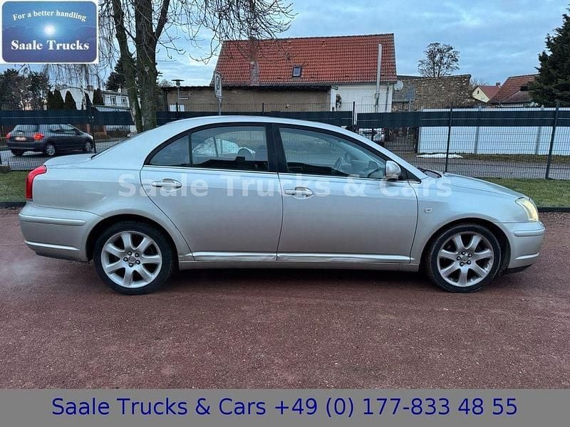 Gebraucht Toyota Avensis 163 PS (119 kW) 2004 Silber Limousine