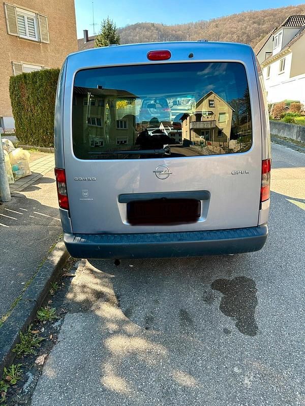 Gebraucht Opel Combo 90 PS (66 kW) 2008 Silber Van / Kleinbus
