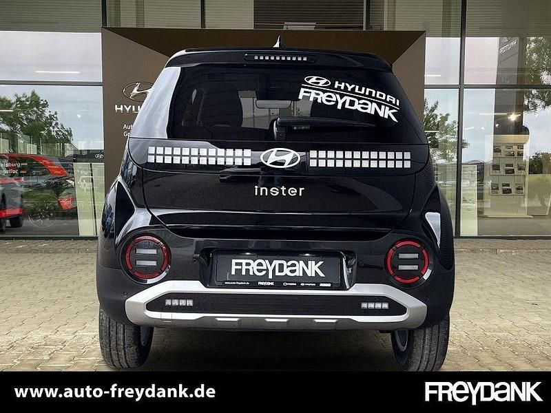 Gebraucht Hyundai Inster Trend 71 kW (97 PS) 2025 Abyss black Kleinwagen