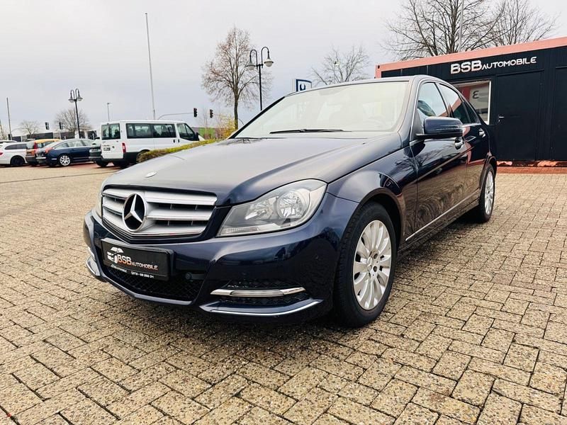 Gebraucht Mercedes C200 184 PS (135 kW) 2012 Blau Limousine