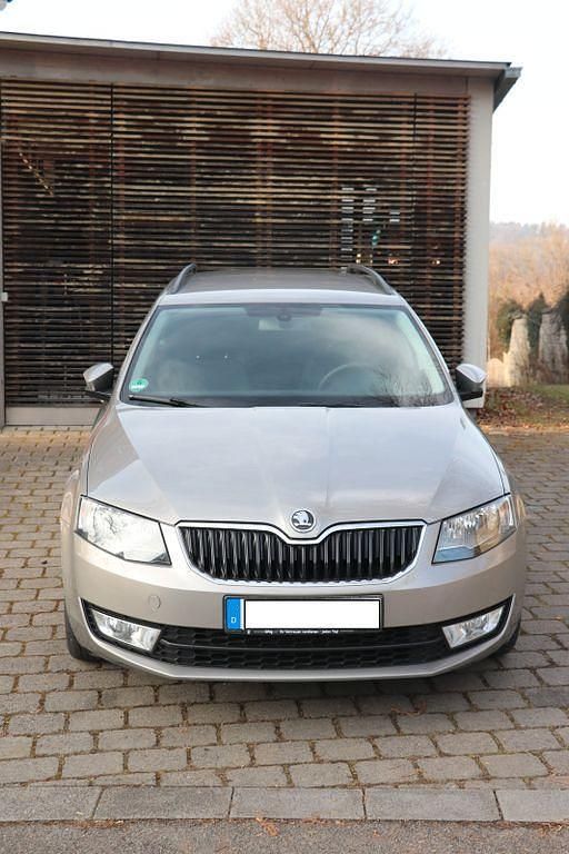 Beige Gebraucht 2013 Skoda Octavia Ambition Kombi | 8.500 € (Fairer Preis) - Bild 1/4