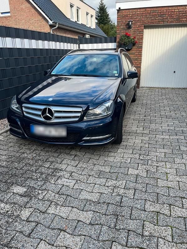 Gebraucht Mercedes C250 204 PS (150 kW) 2011 Blau Kombi